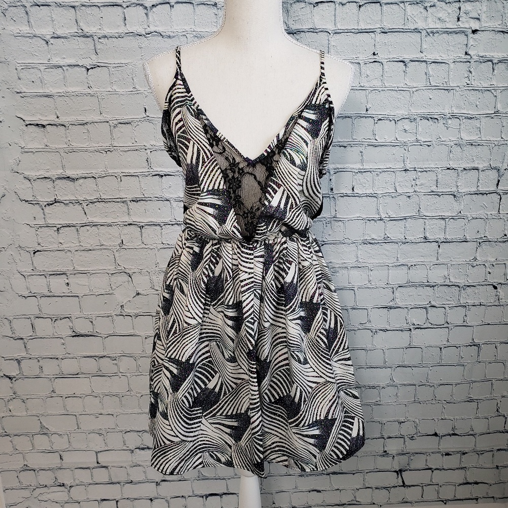 Audrey 3+1 Black and White Sleeveless Dress